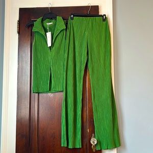 NWT Zara size SMALL green plisse set